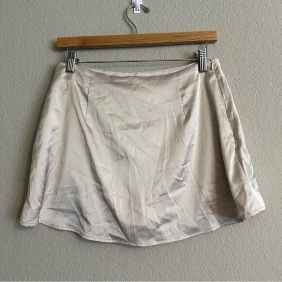 MUSERA Mini Curved Hem Satin Skirt Champagne Size Medium - Picture 6 of 11